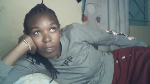 Snapshot of sexxy_curvy23 chatting on June 16, 3:53 am sexxy_curvy23 online show from June 16, 3:53 am