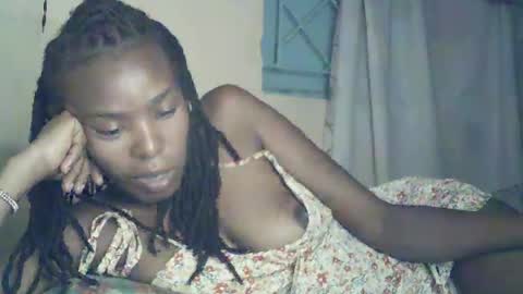 Snapshot of sexxy_curvy23 chatting on June 23, 3:59 am sexxy_curvy23 online show from June 23, 3:59 am