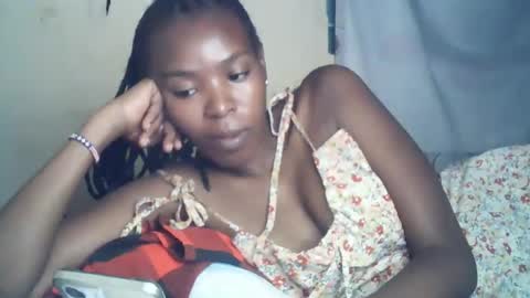Snapshot of sexxy_curvy23 chatting on June 25, 3:28 am sexxy_curvy23 online show from June 25, 3:28 am