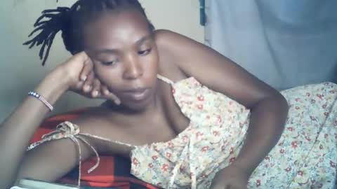 Snapshot of sexxy_curvy23 chatting on June 25, 5:12 am sexxy_curvy23 online show from June 25, 5:12 am