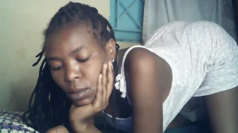 Snapshot of sexxy_curvy23 chatting on June 28, 3:12 am sexxy_curvy23 online show from June 28, 3:12 am