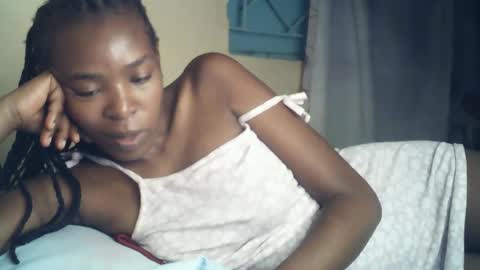 Snapshot of sexxy_curvy23 chatting on June 29, 3:35 am sexxy_curvy23 online show from June 29, 3:35 am