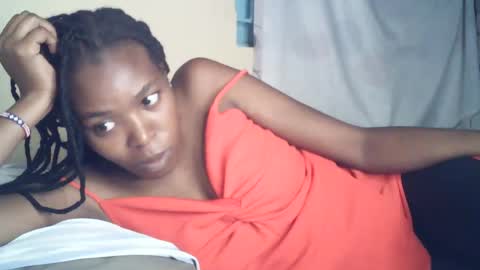 Snapshot of sexxy_curvy23 chatting on July 5, 4:07 am sexxy_curvy23 online show from July 5, 4:07 am