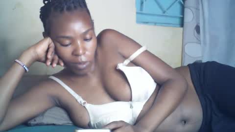 Snapshot of sexxy_curvy23 chatting on July 20, 3:43 am sexxy_curvy23 online show from July 20, 3:43 am