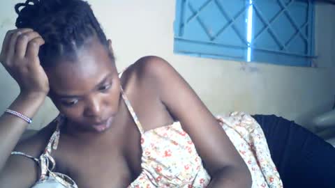 Snapshot of sexxy_curvy23 chatting on August 3, 9:04 am sexxy_curvy23 online show from August 3, 9:04 am