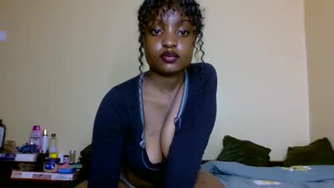 Snapshot of sexxy_daisyy chatting on October 17, 5:37 pm sexxy_daisyy online show from October 17, 5:37 pm