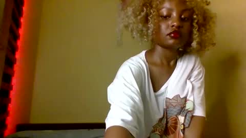 Snapshot of sexxy_daisyy chatting on November 20, 5:12 pm sexxy_daisyy online show from November 20, 5:12 pm