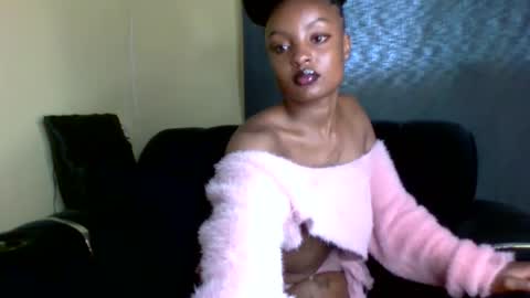 Snapshot of sexxy_daisyy chatting on March 16, 6:17 am sexxy_daisyy online show from March 16, 6:17 am