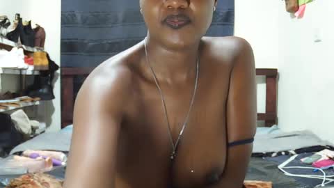 Snapshot of sexxy_melody chatting on June 18, 4:33 pm horny dick lover online show from June 18, 4:33 pm