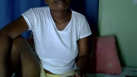 Snapshot of sexxybuttie chatting on October 3, 3:03 am African Queen online show from October 3, 3:03 am