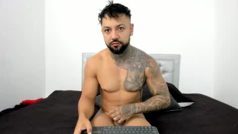 Snapshot of sexxylatincouple1 chatting on May 29, 9:51 am sexxylatincouple1 online show from May 29, 9:51 am