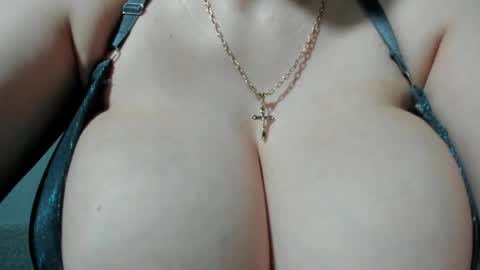 Snapshot of sexxymeriemm chatting on May 11, 12:44 pm sexxymeriemm online show from May 11, 12:44 pm