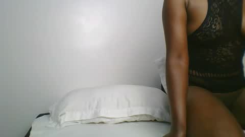 Snapshot of sexy__lips chatting on February 7, 5:31 am Tina online show from February 7, 5:31 am