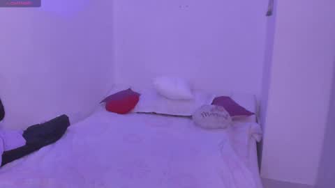 Snapshot of sexy_and_naughty_girl chatting on February 15, 10:21 pm Lucy Annyy online show from February 15, 10:21 pm