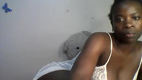 Snapshot of sexy_annbel chatting on June 19, 12:04 am Ann online show from June 19, 12:04 am
