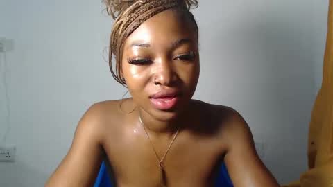 sexy_bluey247 online show from May 16, 3:36 am