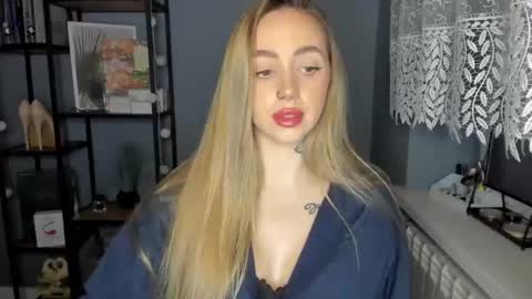 Snapshot of sexy_coralie chatting on December 10, 11:22 am C o r a l i e online show from December 10, 11:22 am