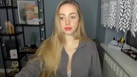 Snapshot of sexy_coralie chatting on December 12, 7:41 am C o r a l i e online show from December 12, 7:41 am