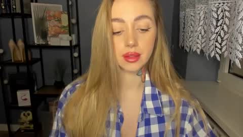 Snapshot of sexy_coralie chatting on December 16, 10:50 am C o r a l i e online show from December 16, 10:50 am