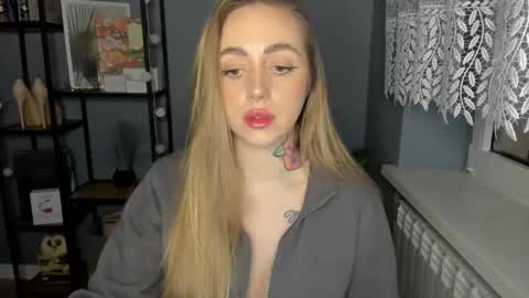 Snapshot of sexy_coralie chatting on December 19, 3:08 pm C o r a l i e online show from December 19, 3:08 pm