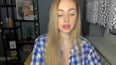 Snapshot of sexy_coralie chatting on January 15, 7:44 pm C o r a l i e online show from January 15, 7:44 pm