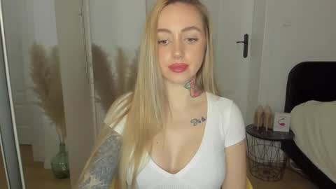 Snapshot of sexy_coralie chatting on February 27, 7:15 pm C o r a l i e online show from February 27, 7:15 pm