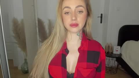 Snapshot of sexy_coralie chatting on February 28, 5:48 pm C o r a l i e online show from February 28, 5:48 pm