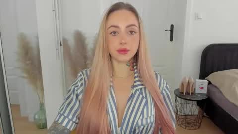 Snapshot of sexy_coralie chatting on September 10, 6:46 am C o r a l i e online show from September 10, 6:46 am