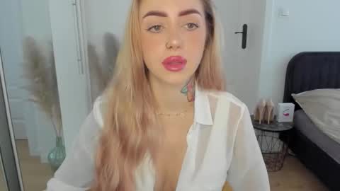 Snapshot of sexy_coralie chatting on September 12, 6:46 am C o r a l i e online show from September 12, 6:46 am