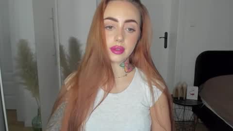 Snapshot of sexy_coralie chatting on December 4, 2:26 pm C o r a l i e online show from December 4, 2:26 pm