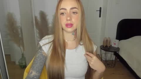 C o r a l i e online show from February 9, 3:16 pm