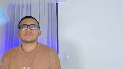 Snapshot of sexy_couple_xx1 chatting on October 23, 10:14 am sexy_couple_xx1 online show from October 23, 10:14 am