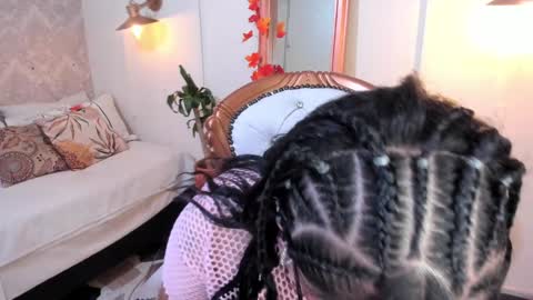 Snapshot of sexy_cristall chatting on December 31, 3:23 am C R I S T A L online show from December 31, 3:23 am