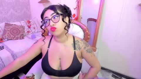 Snapshot of sexy_cristall chatting on February 10, 8:31 pm C R I S T A L online show from February 10, 8:31 pm
