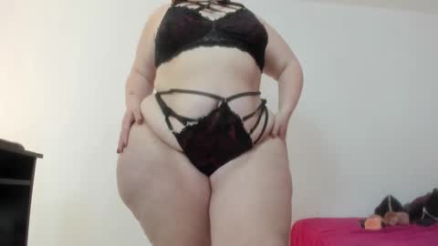 Snapshot of sexy_curvi chatting on December 4, 8:07 pm karla instagram online show from December 4, 8:07 pm