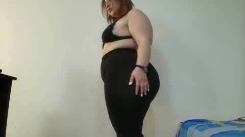 Snapshot of sexy_curvi chatting on December 15, 11:09 pm karla instagram online show from December 15, 11:09 pm