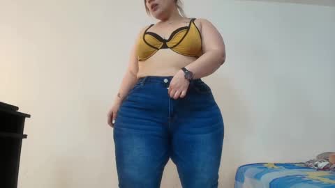 Snapshot of sexy_curvi chatting on December 19, 11:03 pm karla instagram online show from December 19, 11:03 pm