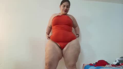 Snapshot of sexy_curvi chatting on December 23, 4:39 pm karla instagram online show from December 23, 4:39 pm