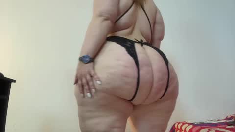 Snapshot of sexy_curvi chatting on December 25, 6:09 pm karla instagram online show from December 25, 6:09 pm