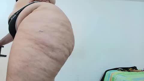 Snapshot of sexy_curvi chatting on February 25, 4:42 pm karla instagram online show from February 25, 4:42 pm