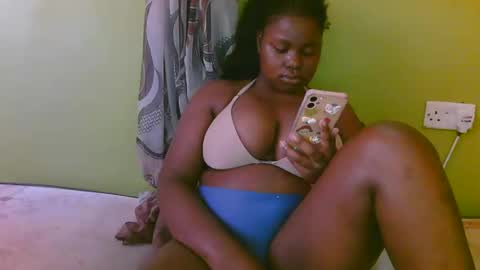 Snapshot of sexy_divana chatting on February 8, 6:22 am sexy_divana online show from February 8, 6:22 am