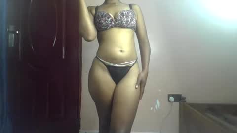 Ellahh online show from November 18, 10:14 pm