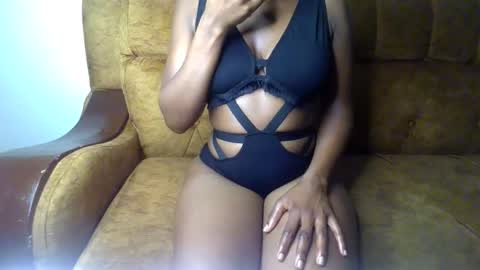 Snapshot of sexy_ellahh chatting on May 15, 11:34 pm Ellahh online show from May 15, 11:34 pm
