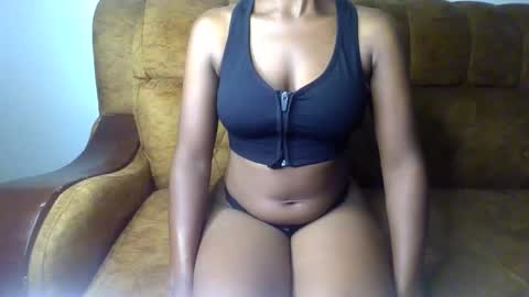 Snapshot of sexy_ellahh chatting on May 20, 12:39 am Ellahh online show from May 20, 12:39 am