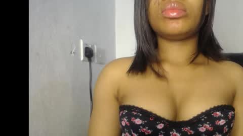 Snapshot of sexy_goddess_pet chatting on May 26, 6:26 pm Ella online show from May 26, 6:26 pm