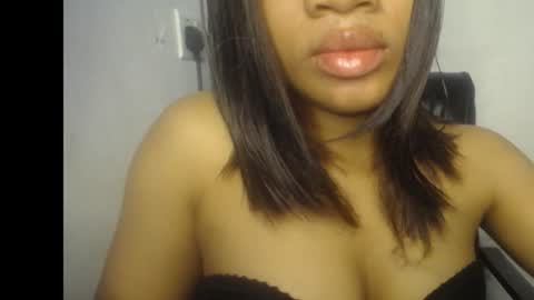 Snapshot of sexy_goddess_pet chatting on June 11, 7:23 pm Ella online show from June 11, 7:23 pm