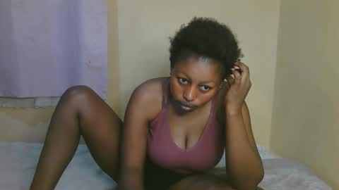 Snapshot of sexy_latasha chatting on May 4, 5:47 am sexy_latasha online show from May 4, 5:47 am