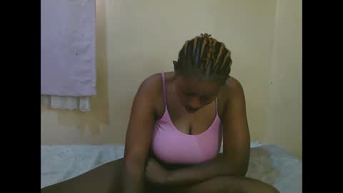 Snapshot of sexy_latasha chatting on May 16, 10:36 am sexy_latasha online show from May 16, 10:36 am