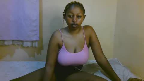 Snapshot of sexy_latasha chatting on May 17, 3:37 am sexy_latasha online show from May 17, 3:37 am