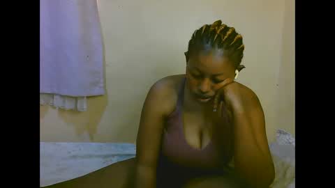 Snapshot of sexy_latasha chatting on May 23, 8:29 am sexy_latasha online show from May 23, 8:29 am